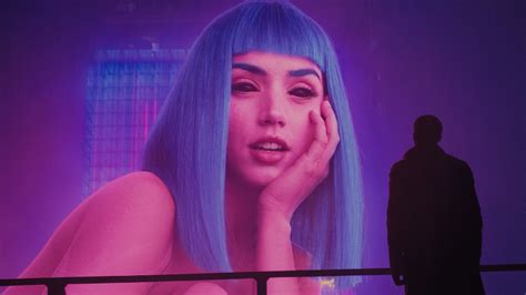 Oct 24, 2017 · As a follow-up to my earlier coverage of Double Negative’s ménage à trois hologram work for Blade Runner 2049, overall visual effects supervisor now shares with vfxblog how Dneg also carried out the stunning giant hologram scene also featuring Joi. This time, actress Ana de Armas is playing Joi as a hologram advertisement as she… 